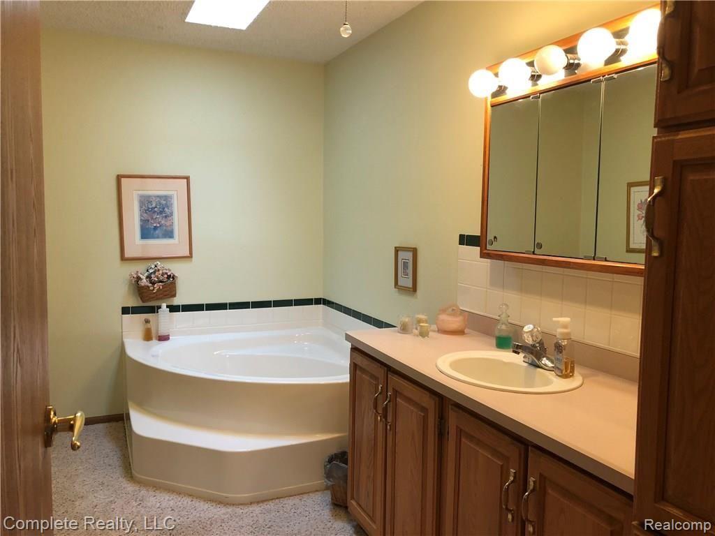 12404 Lake Road Montrose, MI 48457 - Photo 12 of 33 2018-08-11 18.04