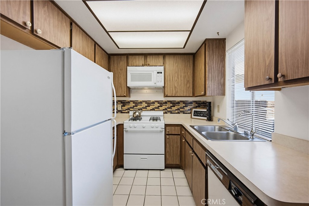 643 Villa Chaparral Road San Jacinto, CA 92583 - Photo 9 of 40