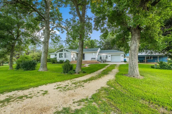 $400,000 | 87192 510th Street, Buffalo Lake, MN 55314