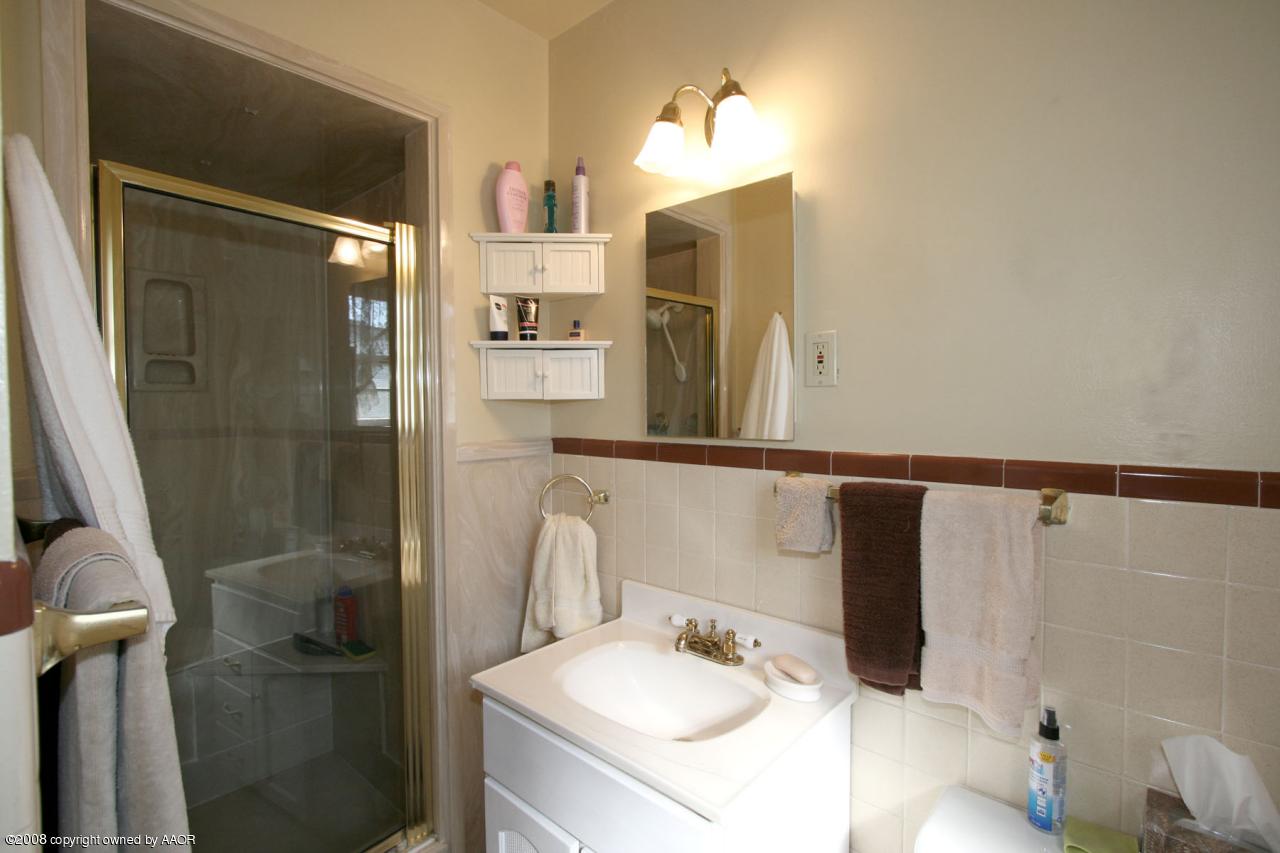 3510 Bristol Road Amarillo, TX 79109 - Photo 10 of 12 master bath