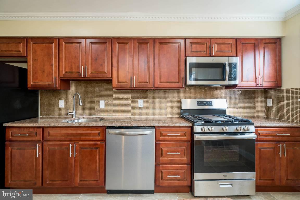 3751 West Country Club Road Philadelphia, PA 19131 - Photo 4 of 34 Gallery Image 4