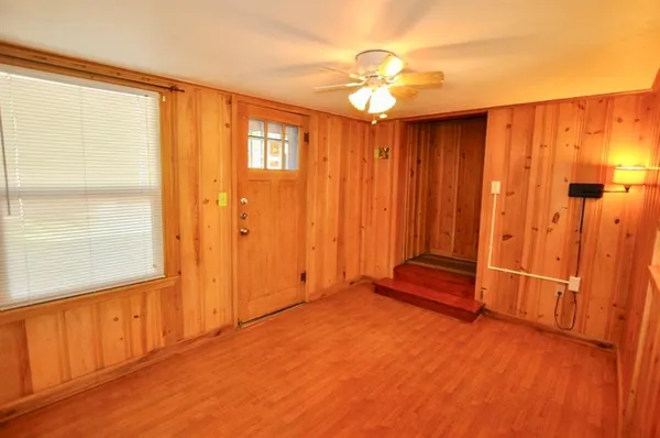 $1,100 | 201 1/2 West Columbia Street, Weatherford, TX 76086