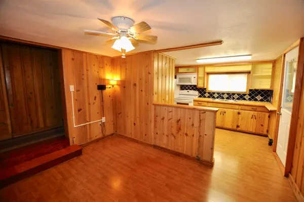 $1,100 | 201 1/2 West Columbia Street, Weatherford, TX 76086
