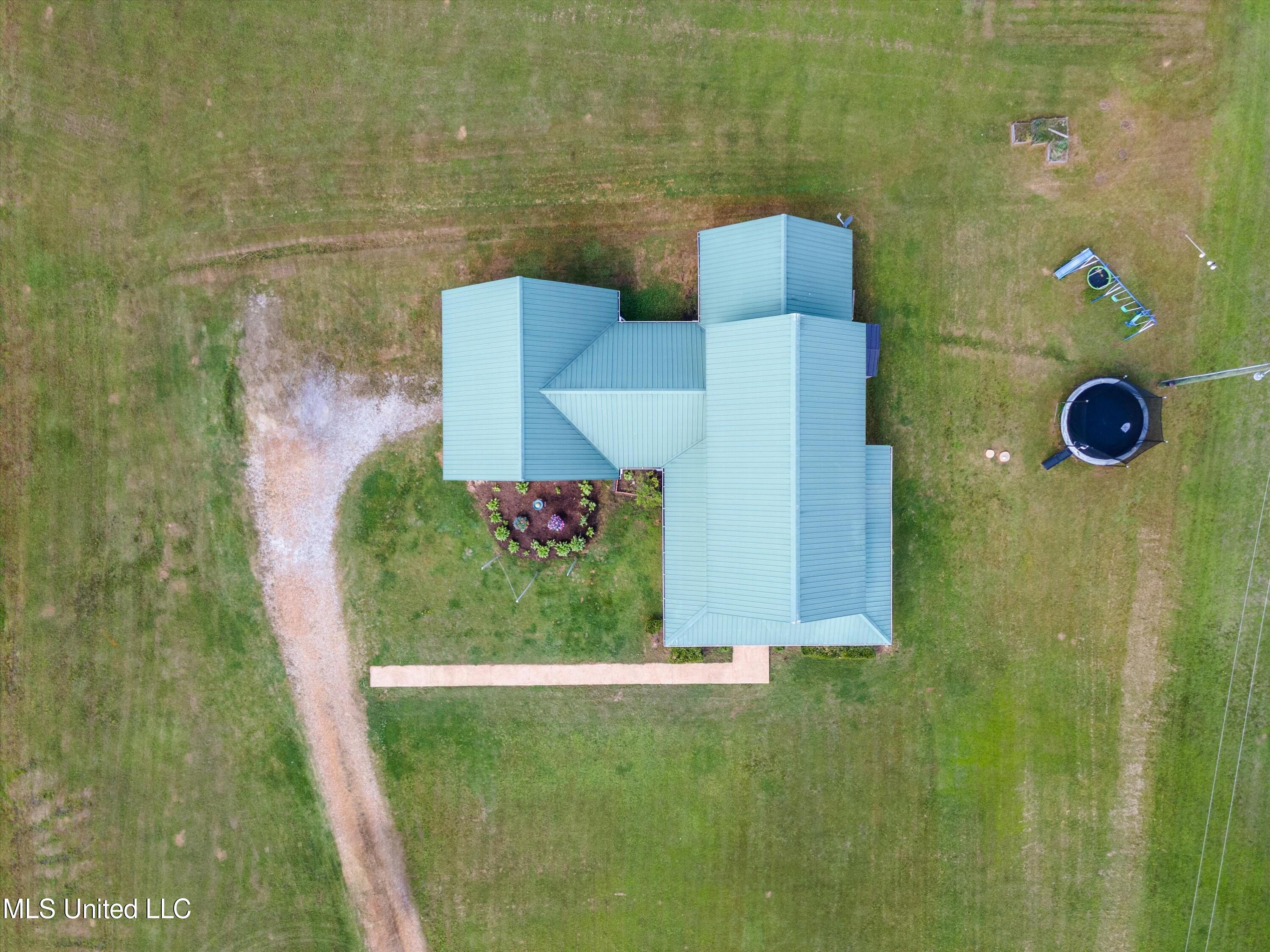 114 Emily Lynn Road Sarah, MS 38665 - Photo 7 of 33 34-DJI_0638