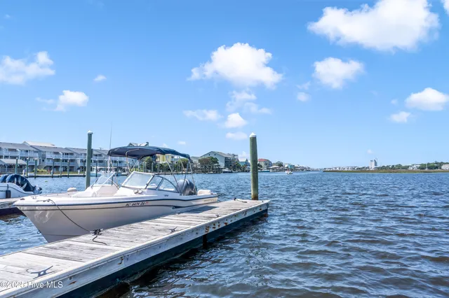 $1,800 | 111 Florida Avenue, Unit 9, Carolina Beach, NC 28428