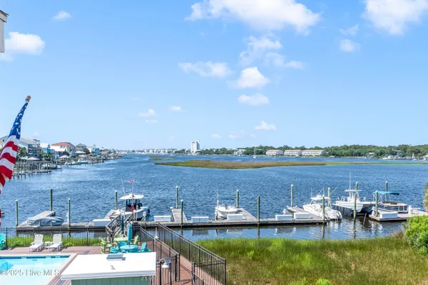 $1,800 | 111 Florida Avenue, Unit 9, Carolina Beach, NC 28428