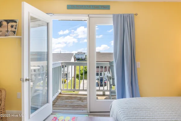 $1,800 | 111 Florida Avenue, Unit 9, Carolina Beach, NC 28428