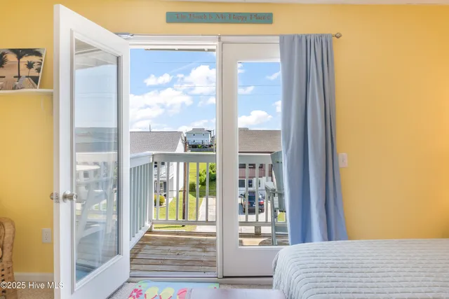 $1,800 | 111 Florida Avenue, Unit 9, Carolina Beach, NC 28428