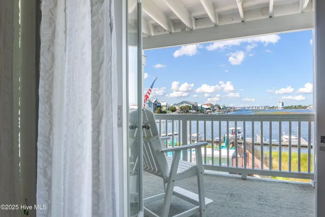 $1,800 | 111 Florida Avenue, Unit 9, Carolina Beach, NC 28428