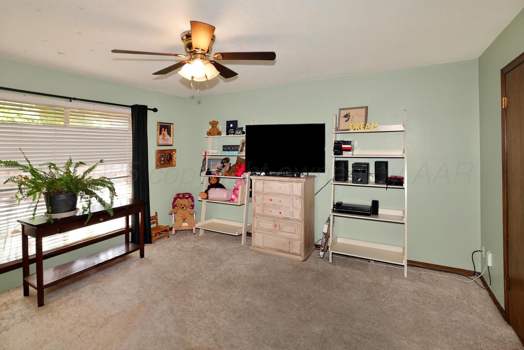 6225-6227 Belpree Road Amarillo, TX 79106 - Photo 28 of 31 a living room with furniture and a flat screen tv