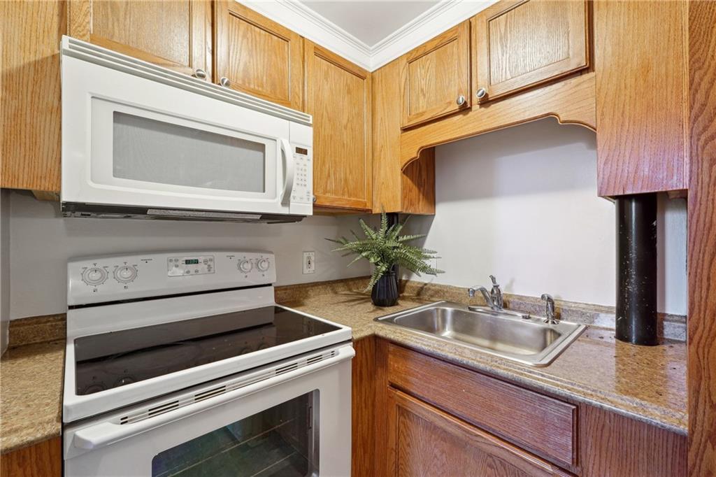 2073 East Roxboro Road Northeast, Unit B Brookhaven, GA 30324 - Photo 8 of 19 Gallery Image 8