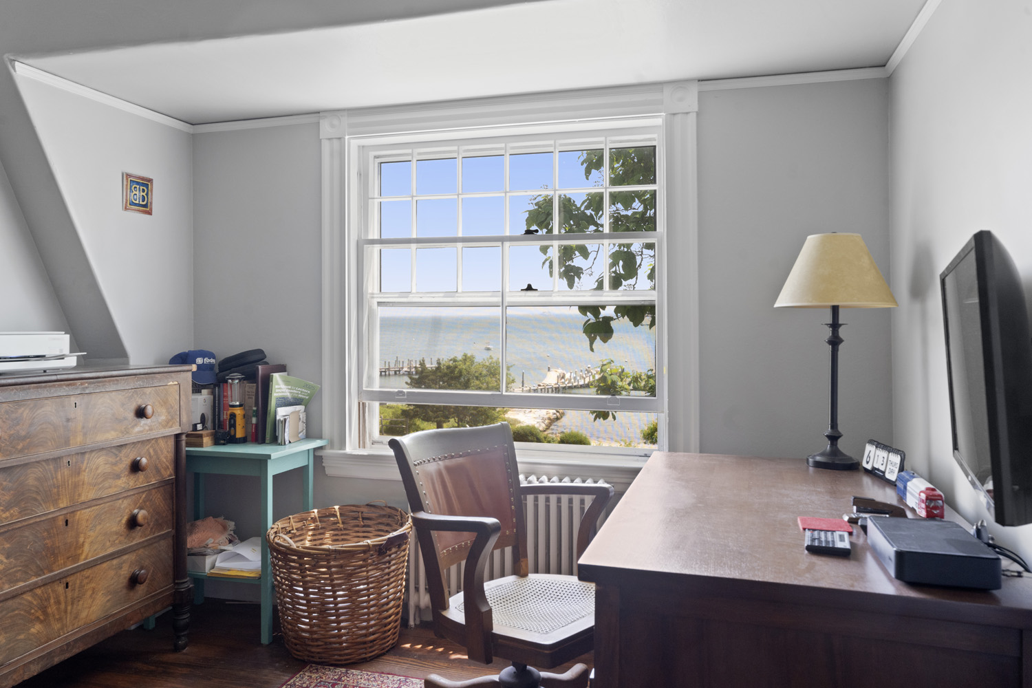 33 Goethals Way Vineyard Haven, MA 02568 - Photo 21 of 34 a living room with furniture and a window