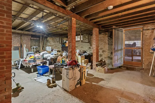 $10,500,000 | 33 Goethals Way, Vineyard Haven, MA 02568