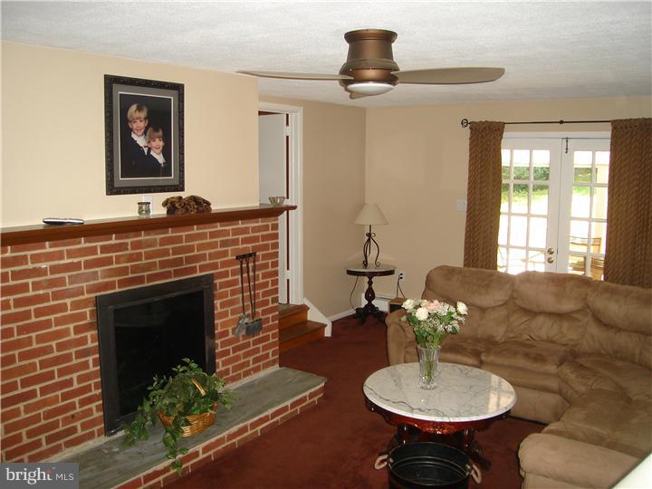 705 Gateway Road Hockessin, DE 19707 - Photo 12 of 24 Family Room
