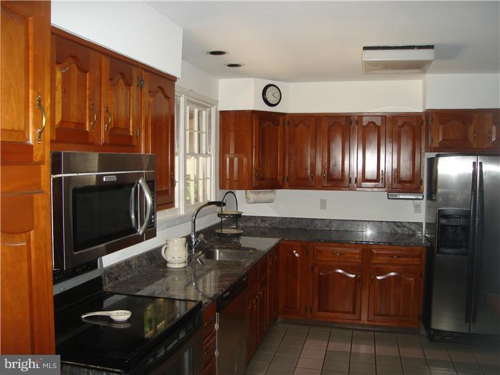 705 Gateway Road Hockessin, DE 19707 - Photo 16 of 24 Kitchen