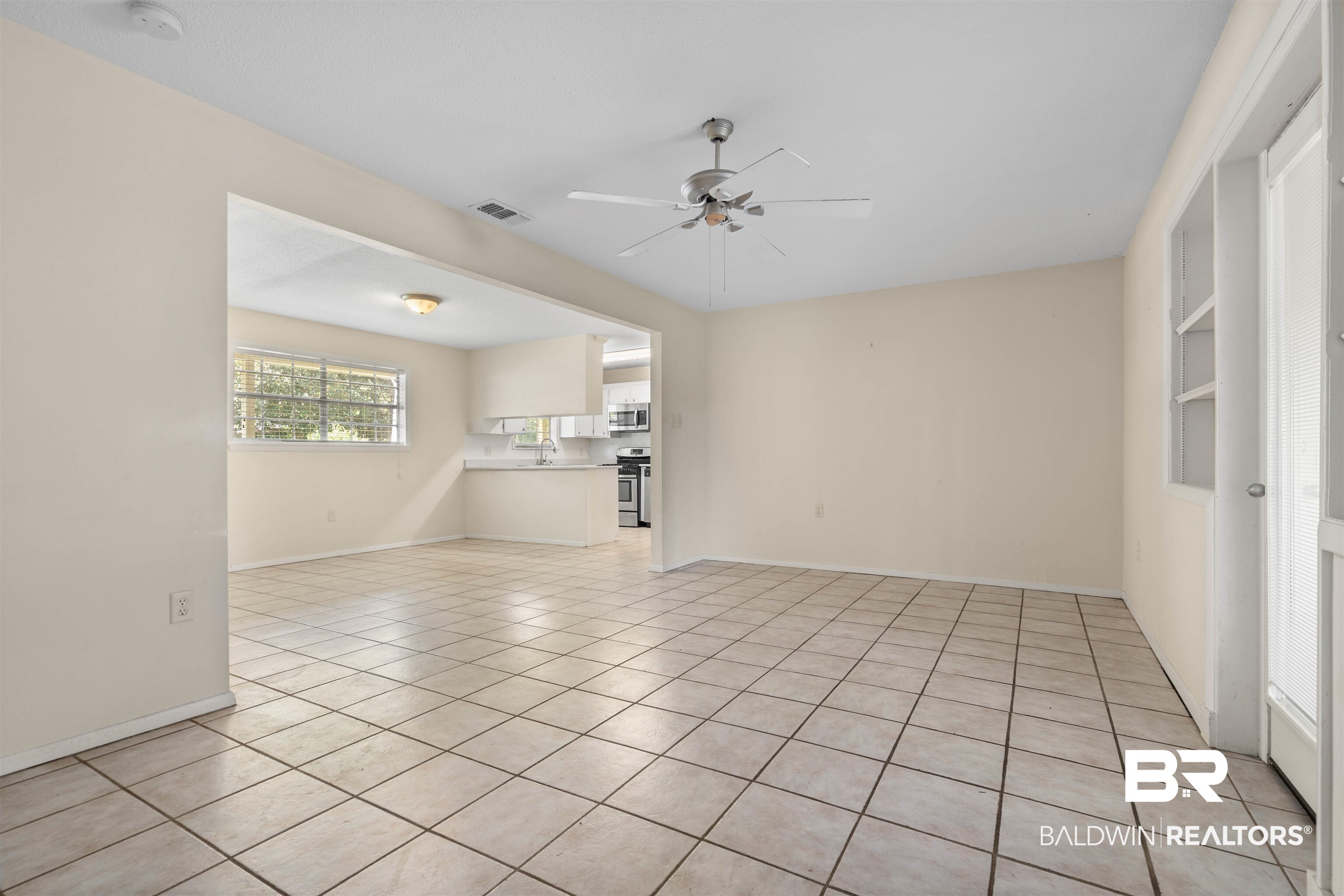 103 Terry Street Daphne, AL 36527 - Photo 2 of 20 Dining Living