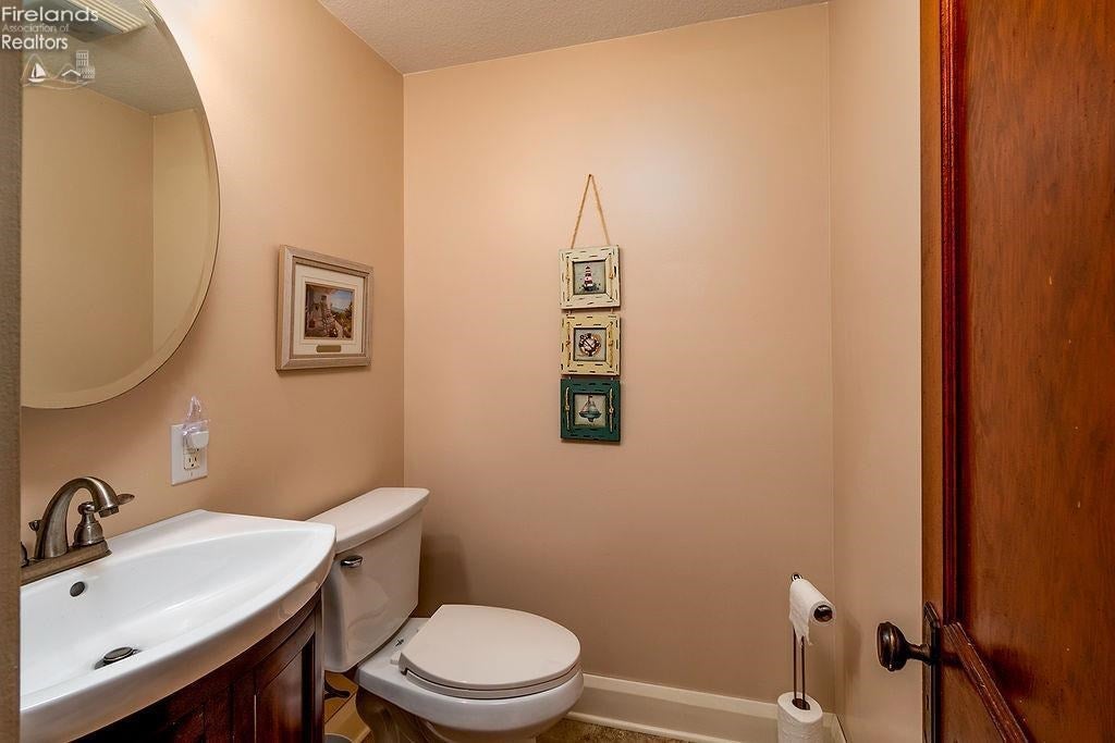 9745 West Locust Point Road Oak Harbor, OH 43449 - Photo 35 of 59 Gallery Image 35