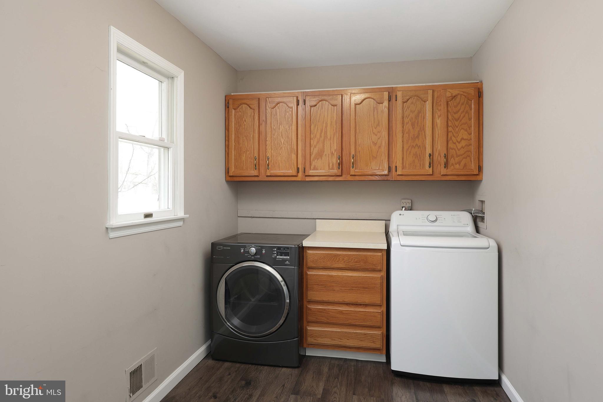 285 Manor Boulevard Hamilton, NJ 08620 - Photo 16 of 35 a utility room with dryer and washer