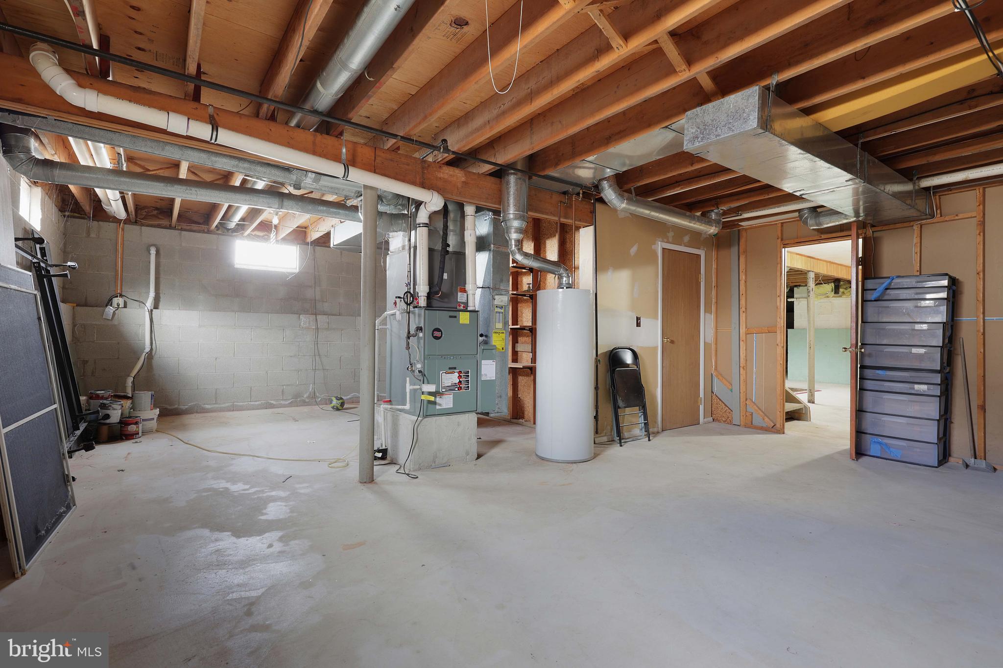 285 Manor Boulevard Hamilton, NJ 08620 - Photo 26 of 35 a view of an empty room with closet
