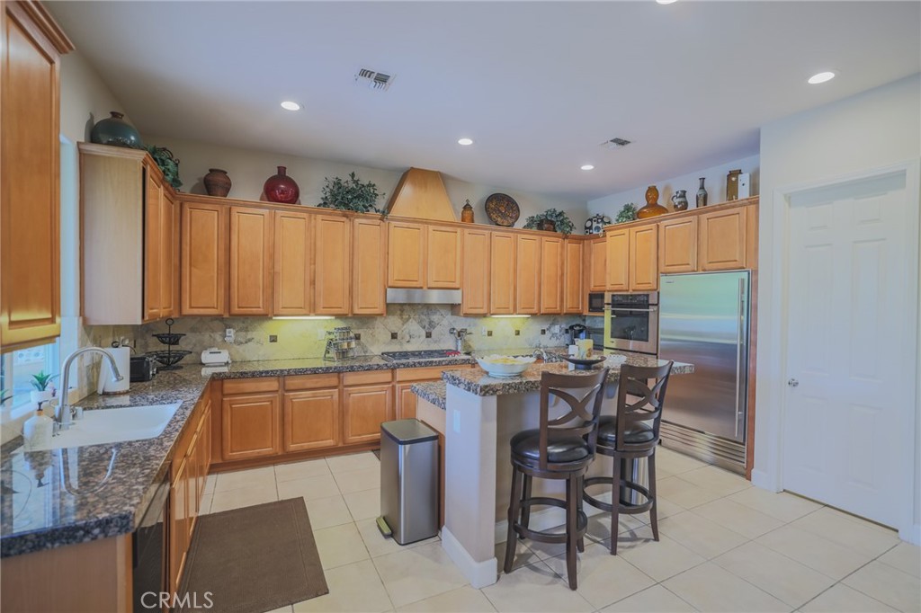 17 Bellisimo Court Rancho Mirage, CA 92270 - Photo 13 of 42 Kitchen with custom cabinets