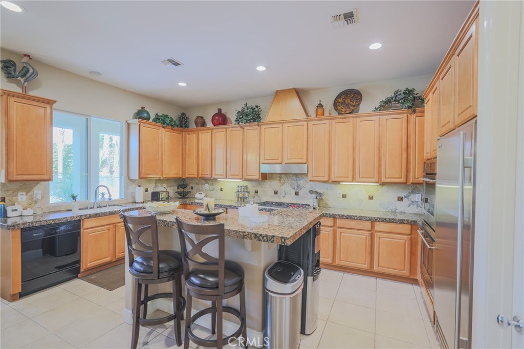 17 Bellisimo Court Rancho Mirage, CA 92270 - Photo 14 of 42 Kitchen