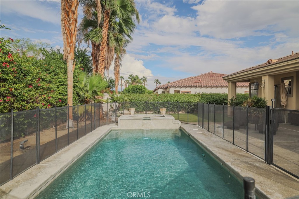 17 Bellisimo Court Rancho Mirage, CA 92270 - Photo 5 of 42 Beautiful back yard and private pool