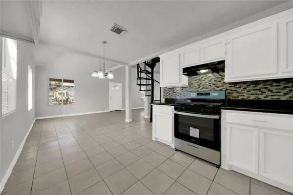 $425,000 | 106 Hanover Street, Houston, TX 77012