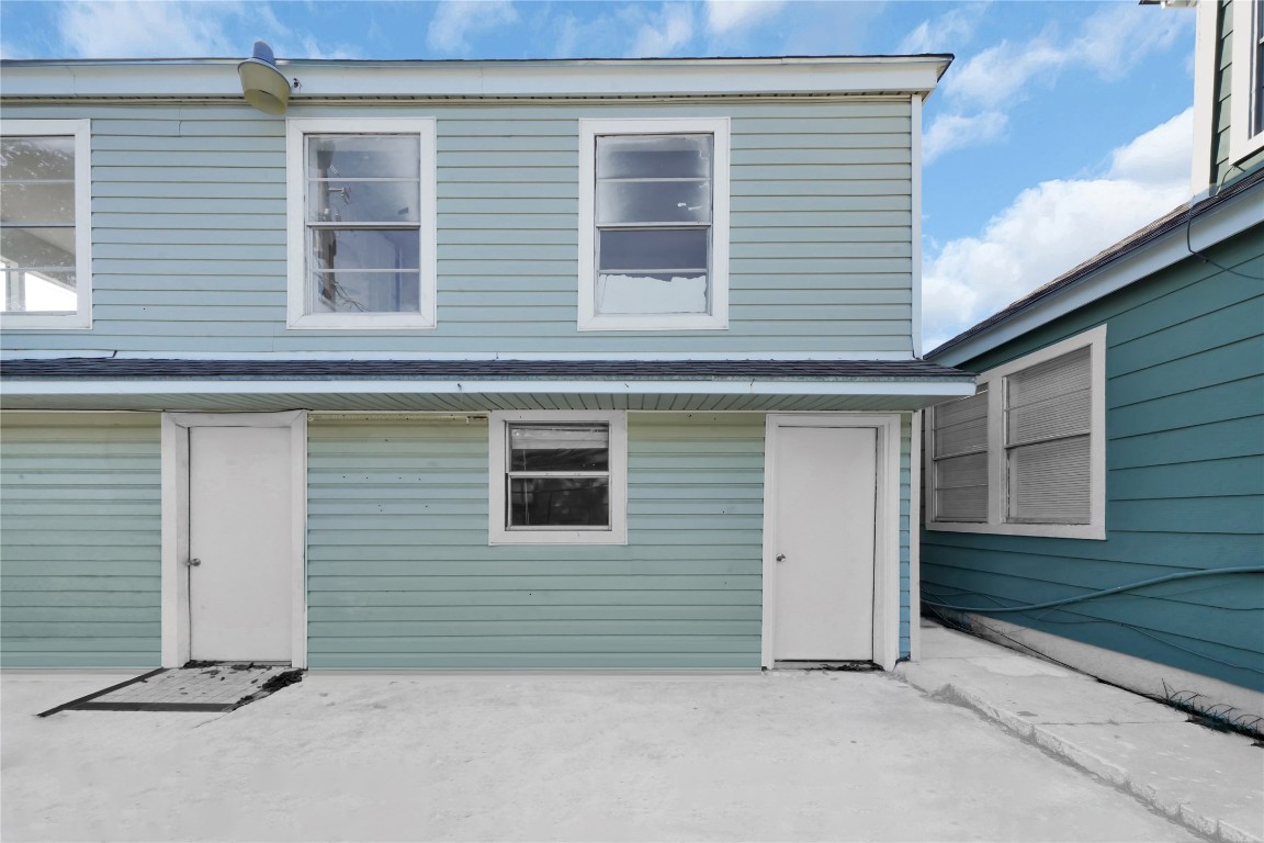 106 Hanover Street Houston, TX 77012 - Photo 35 of 49 Unit C - upstairs unit