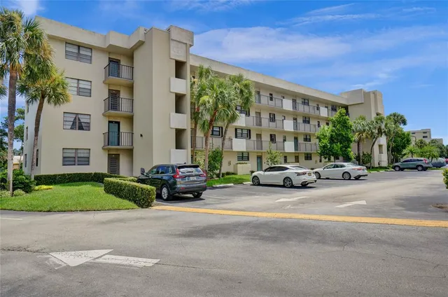 $249,900 | 2410 DC Country Club Boulevard, Unit 202, Deerfield Beach, FL 33442