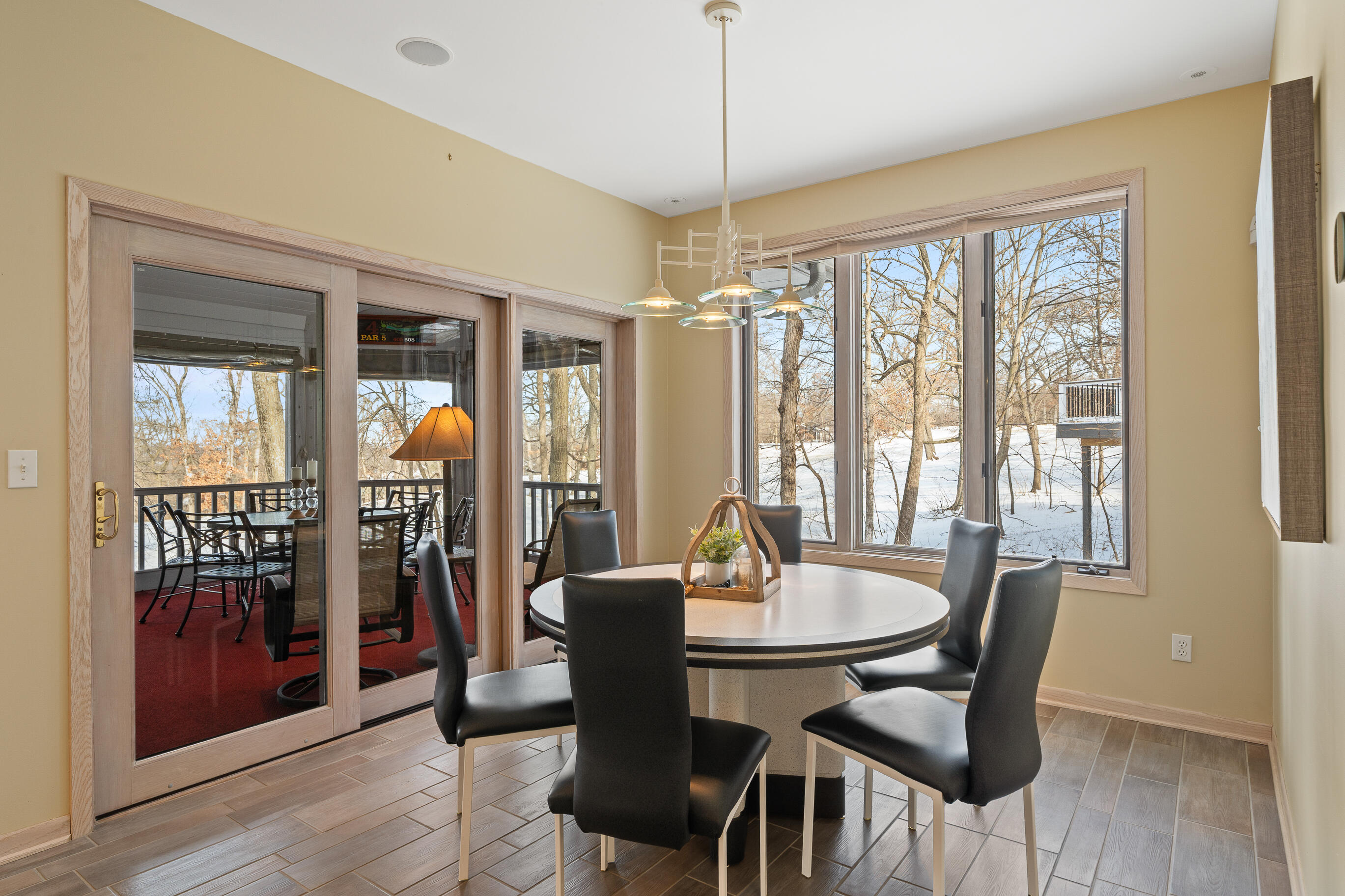 410 Deerpath West Fontana, WI 53125 - Photo 17 of 77 breakfast area1