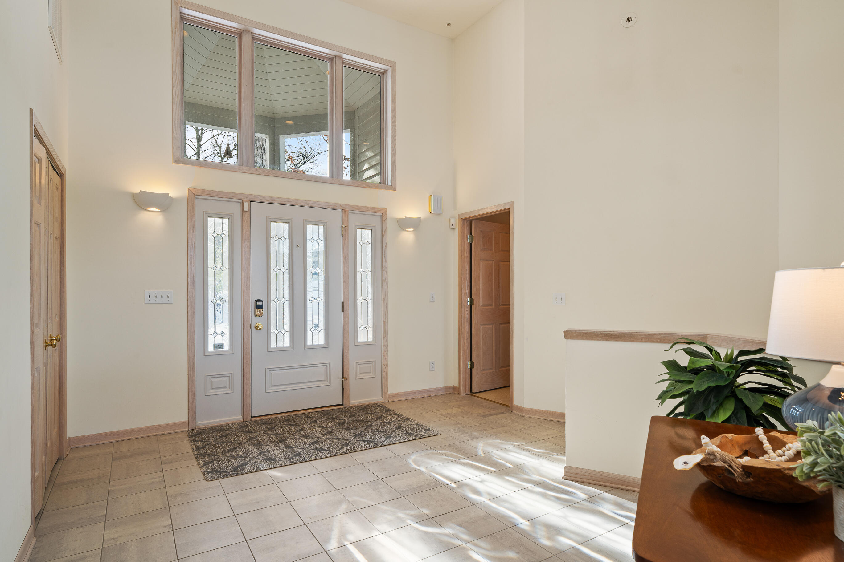 410 Deerpath West Fontana, WI 53125 - Photo 4 of 77 foyer
