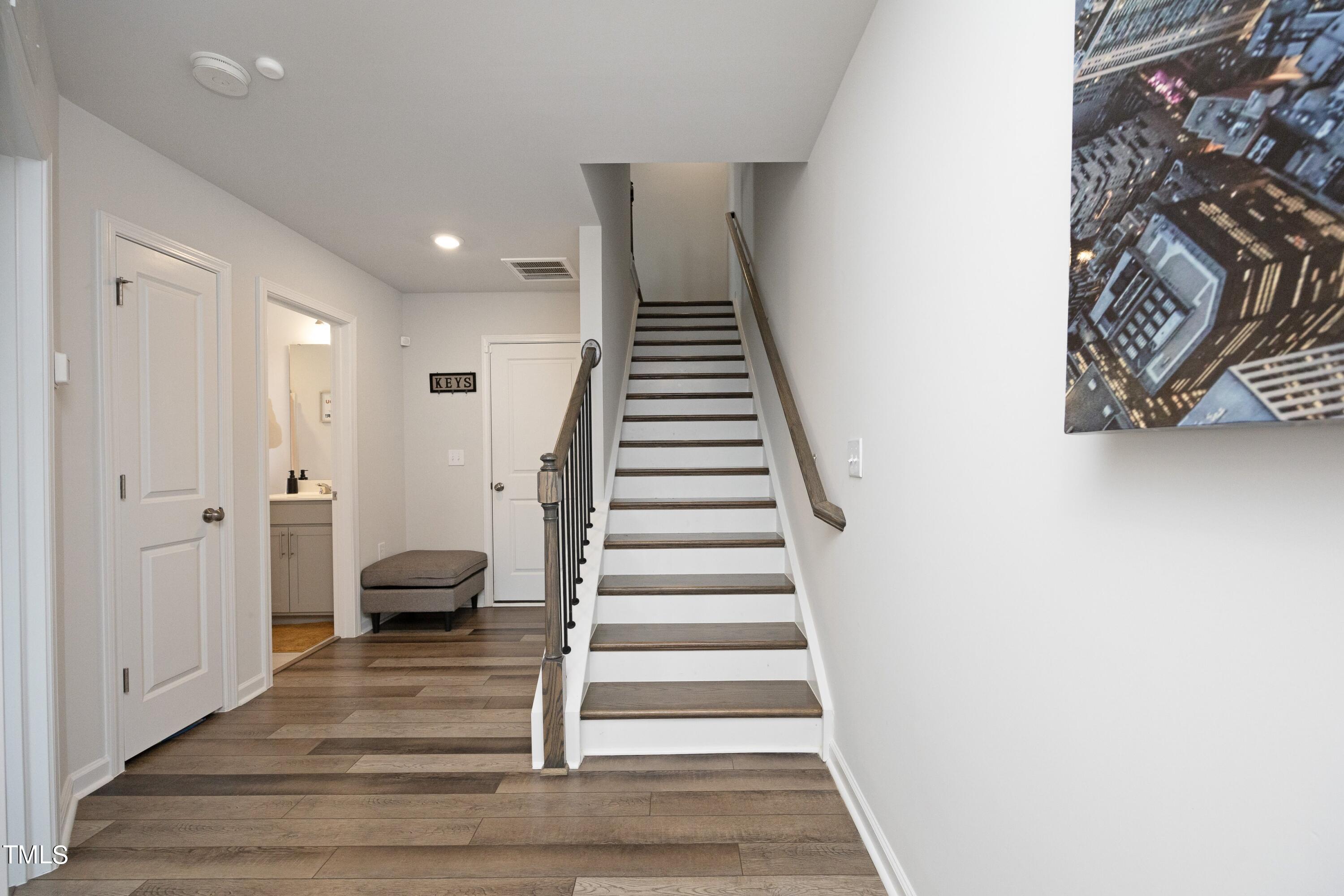 7EntrywayWithStairs