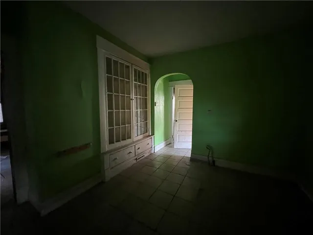 a view of empty room with windows