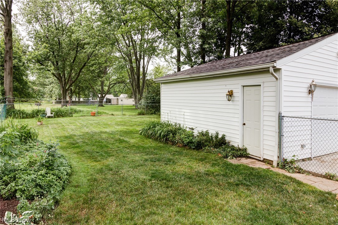 1668 Edgefield Road Lyndhurst, OH 44124 - Photo 3 of 26