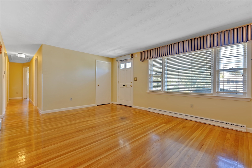 7 Butterworth Road Beverly, MA 01915 - Photo 3 of 32 Gallery Image 3
