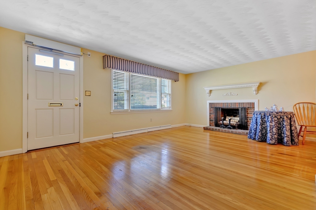 7 Butterworth Road Beverly, MA 01915 - Photo 4 of 32 Gallery Image 4