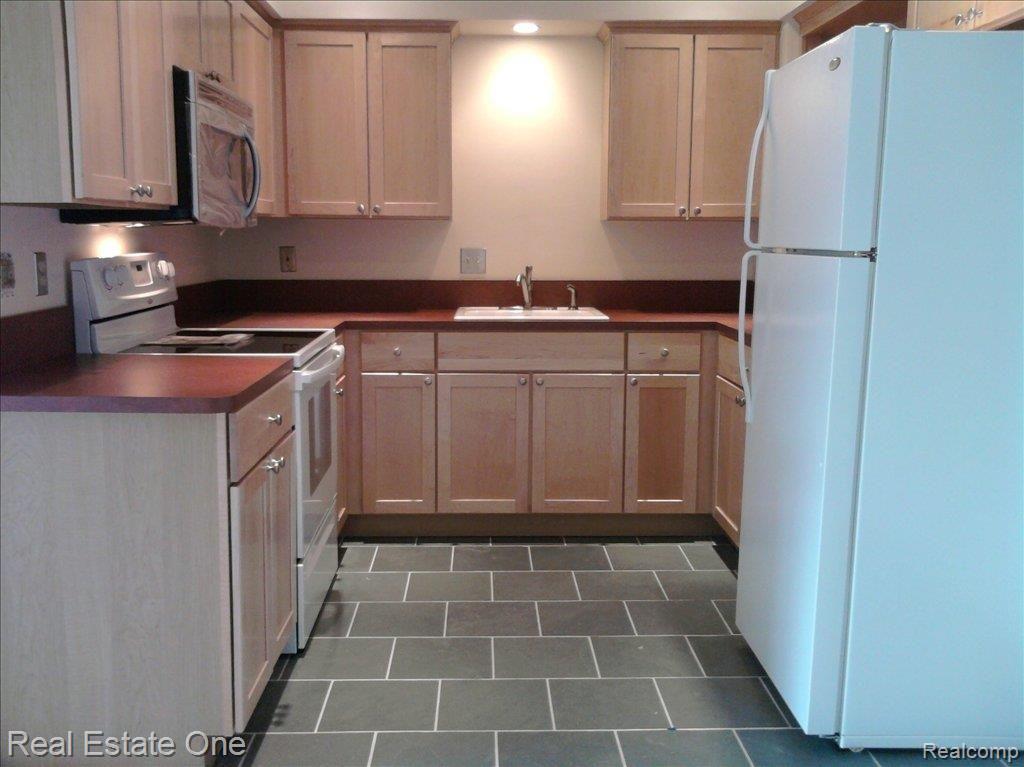 25665 Lahser Road, Unit 4 Southfield, MI 48033 - Photo 16 of 18
