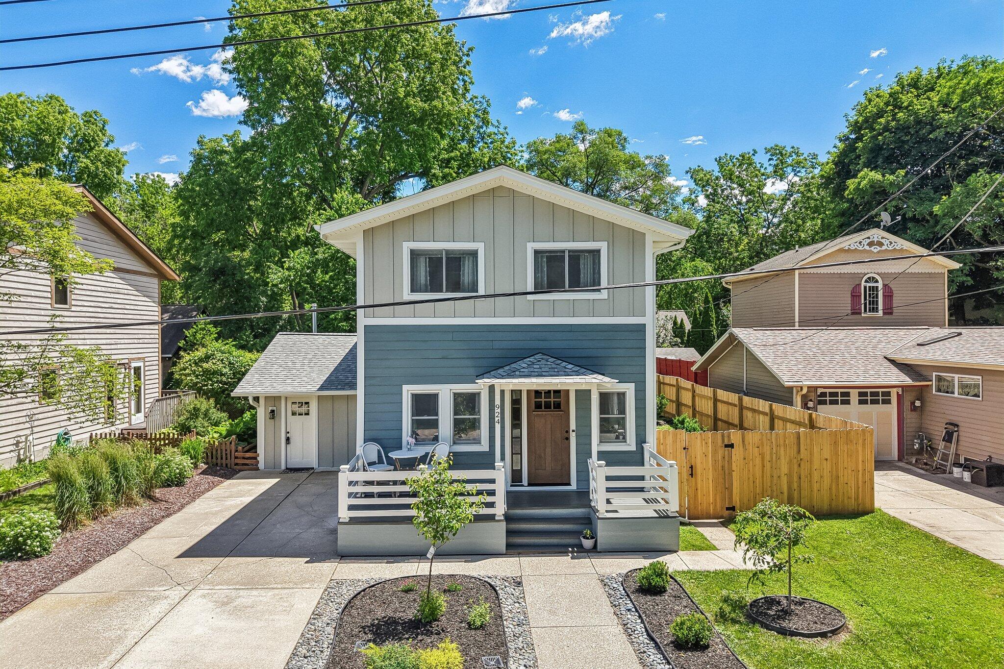924 Nagawicka Street Delafield, WI 53018 - Photo 54 of 69 54-web-or-mls-Nagawicka St-S1606-054