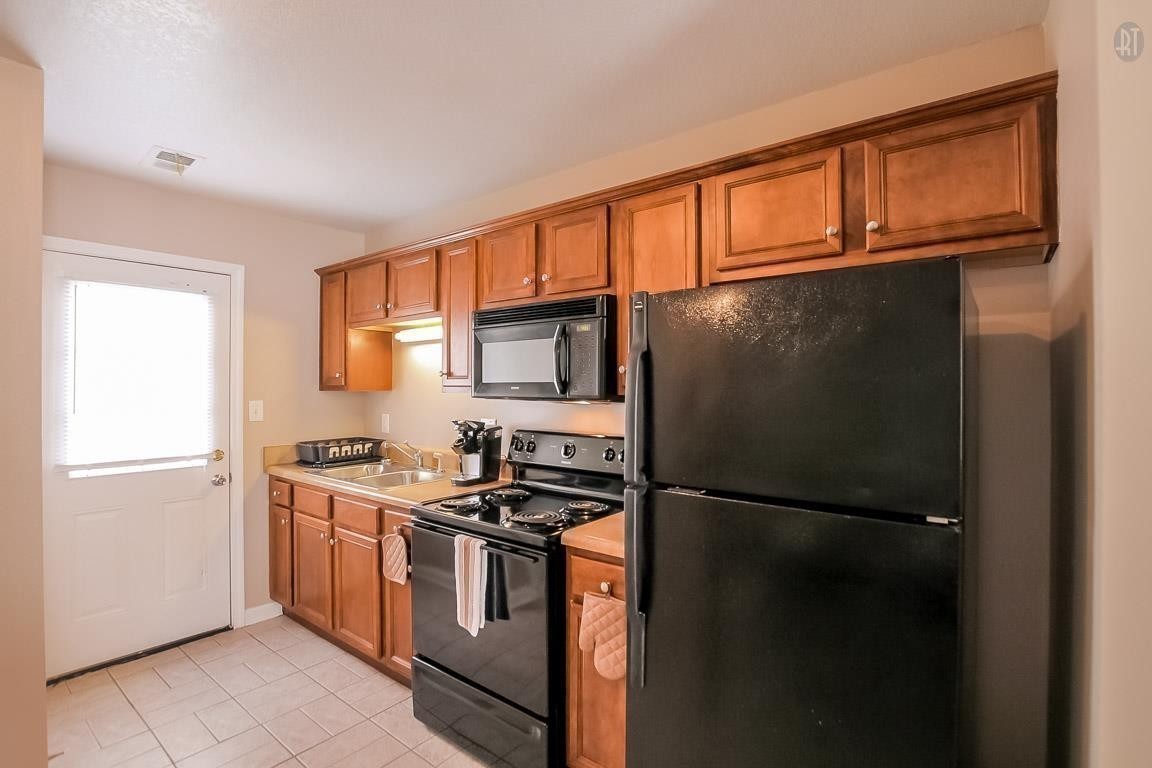 535 Lafayette Road, Unit H4 Clarksville, TN 37042 - Photo 2 of 24 a kitchen with stainless steel appliances granite countertop a refrigerator stove top oven and sink