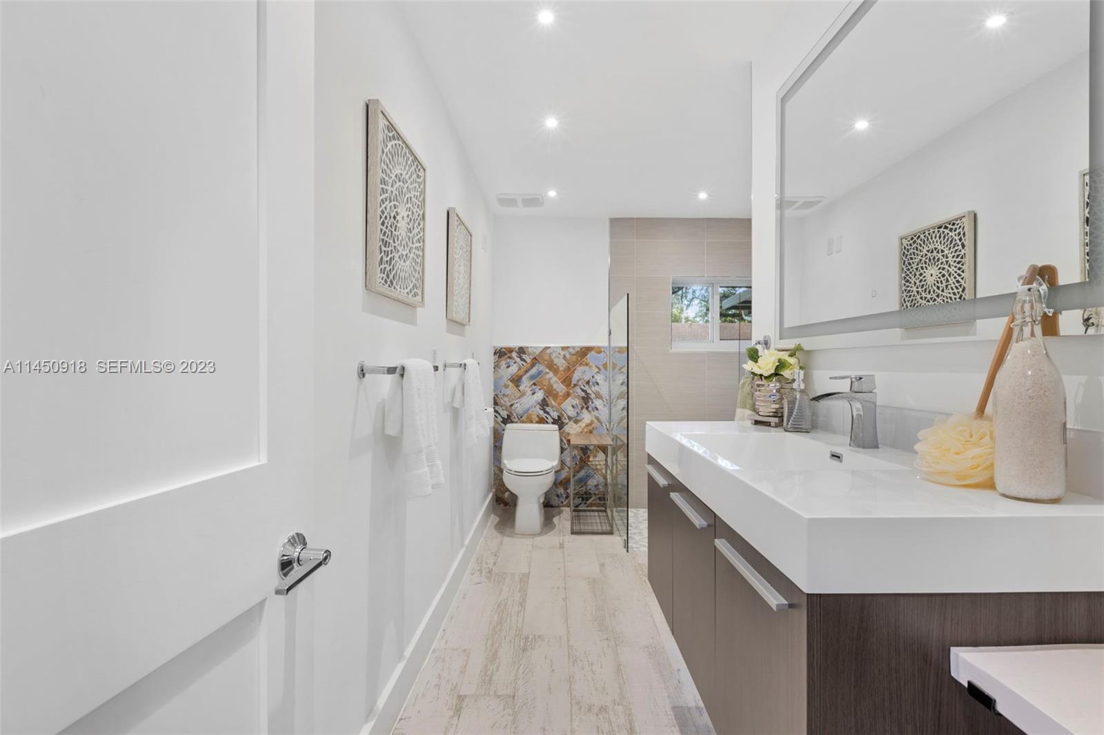 6410 Melaleuca Road Southwest Ranches, FL 33330 - Photo 17 of 50 a spacious bathroom with a sink and a mirror