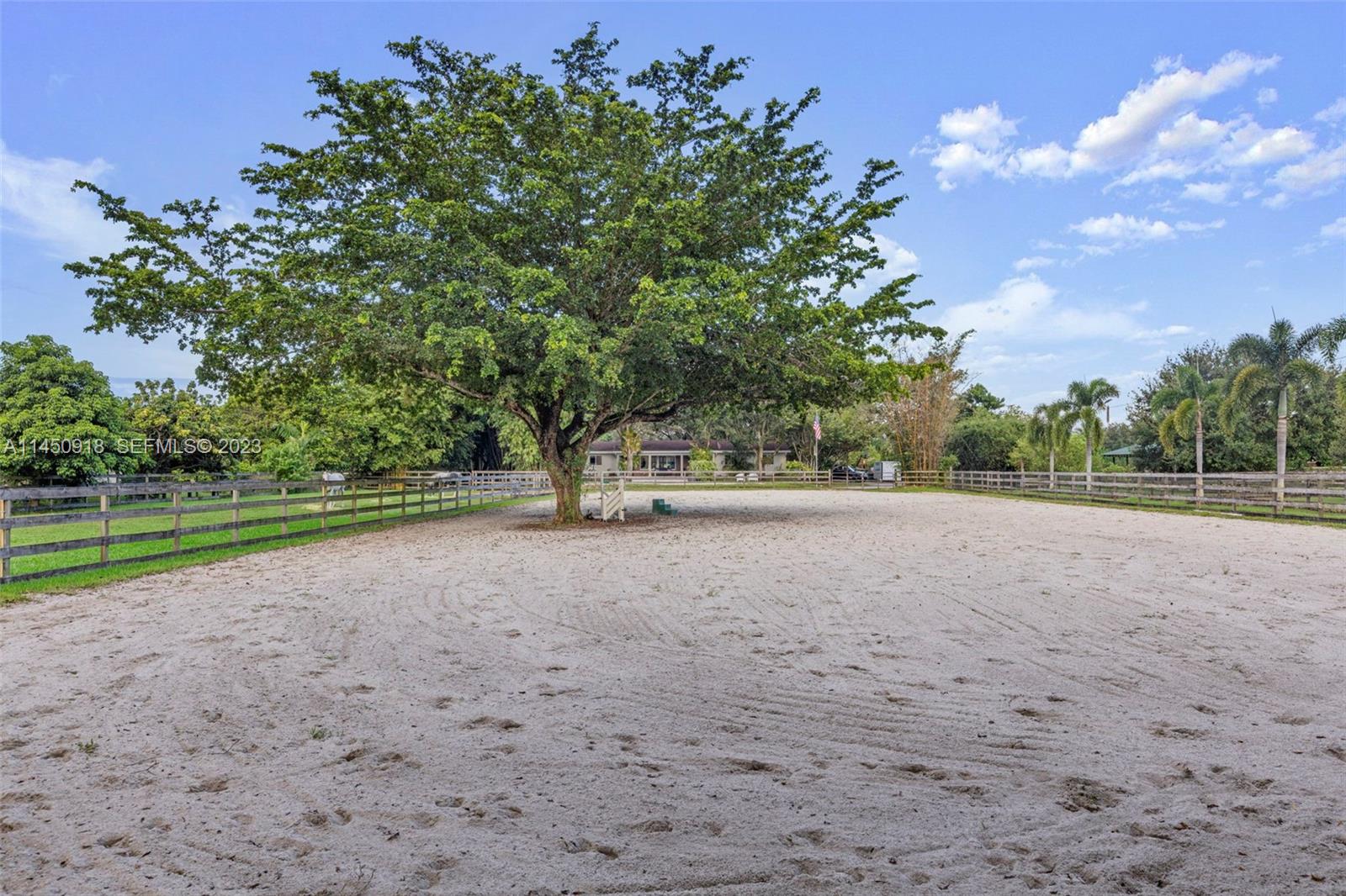 6410 Melaleuca Road Southwest Ranches, FL 33330 - Photo 25 of 50 a view of outdoor space with garden view