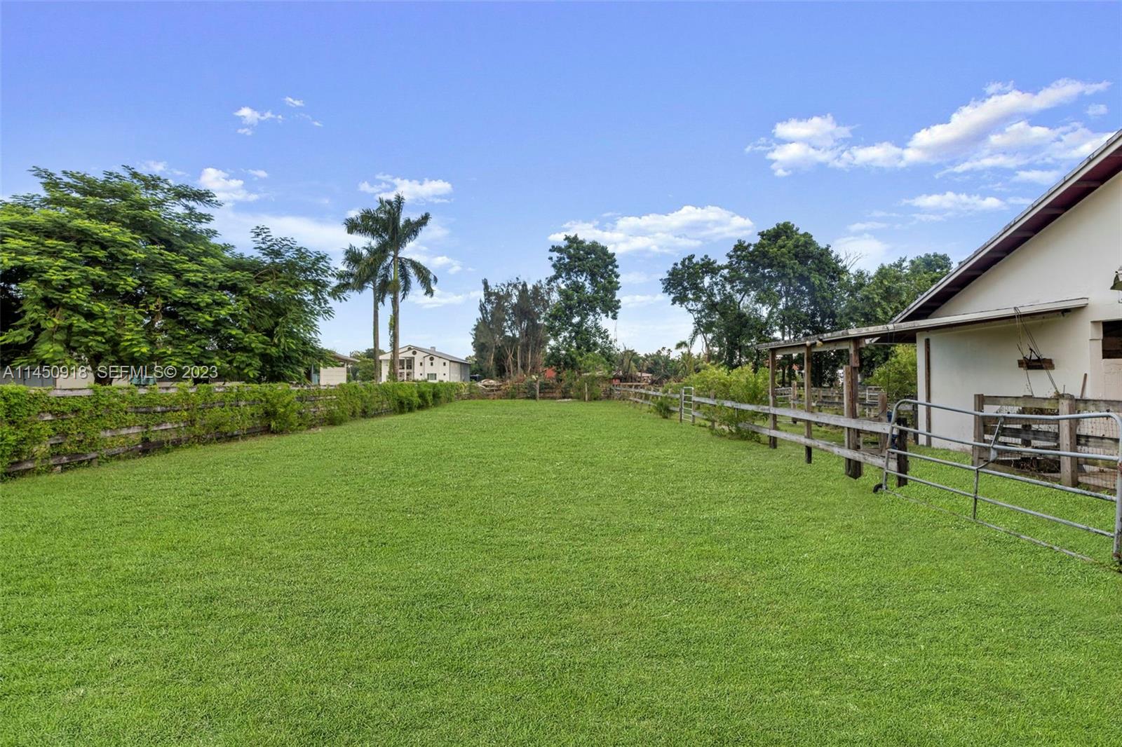 6410 Melaleuca Road Southwest Ranches, FL 33330 - Photo 30 of 50 a backyard of a house with table and chairs