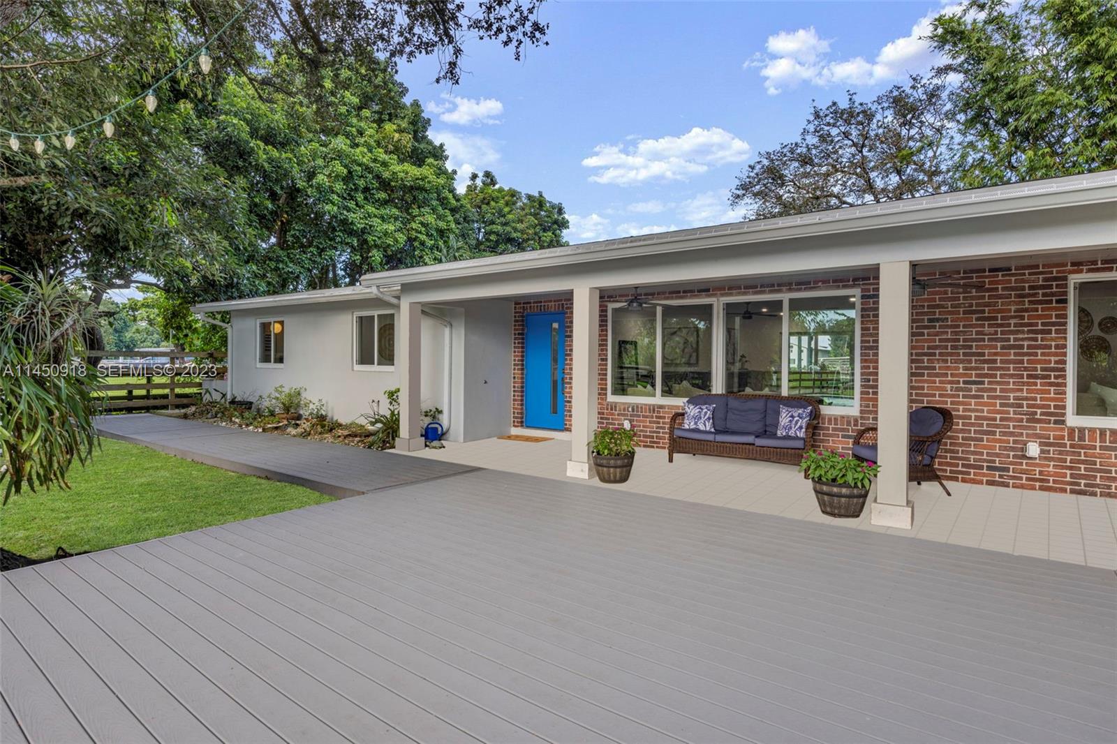 6410 Melaleuca Road Southwest Ranches, FL 33330 - Photo 3 of 50 a view of a house with porch and garden