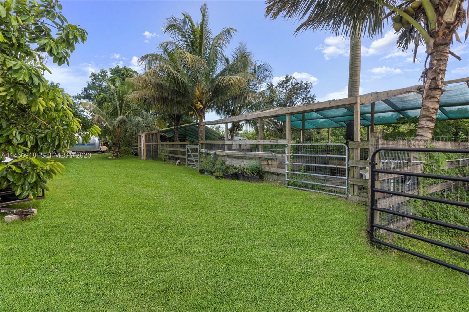 6410 Melaleuca Road Southwest Ranches, FL 33330 - Photo 34 of 50 an outdoor space with garden view
