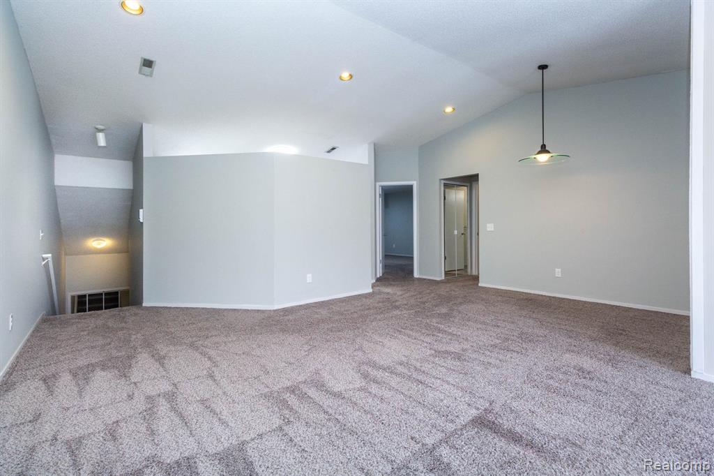 6580 Ridgefield Circle, Unit 202 West Bloomfield, MI 48322 - Photo 6 of 23