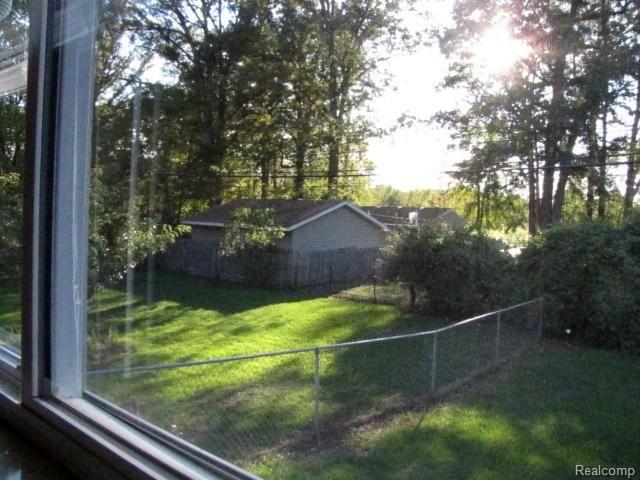 3130 Emmons Avenue Rochester, MI 48307 - Photo 13 of 19 Back Bedroom window view