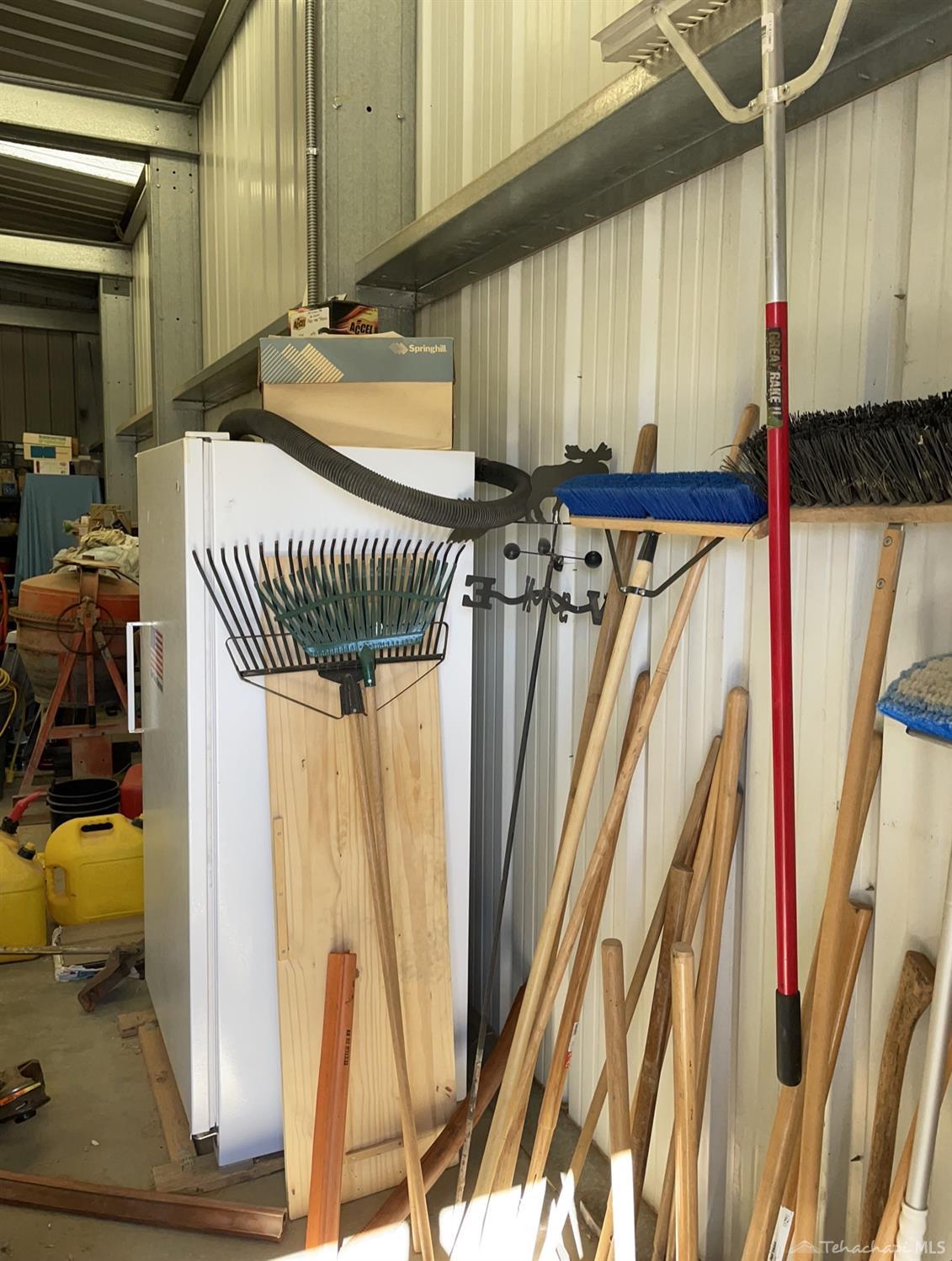24401 Roper Street Tehachapi, CA 93561 - Photo 11 of 40 shop