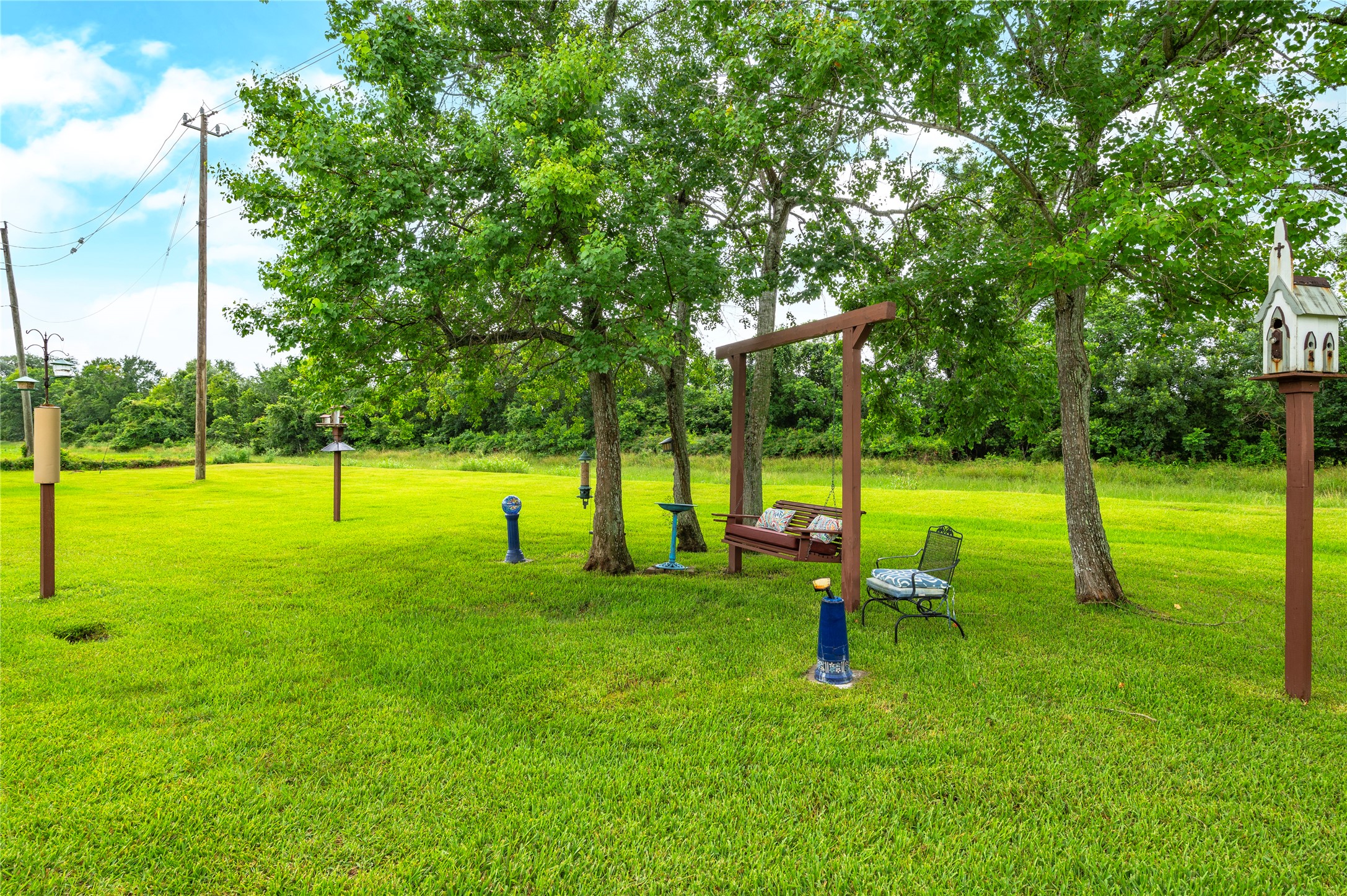 17126 Hamill Drive Rosharon, TX 77583 - Photo 40 of 50 Sitting area in the backyard.