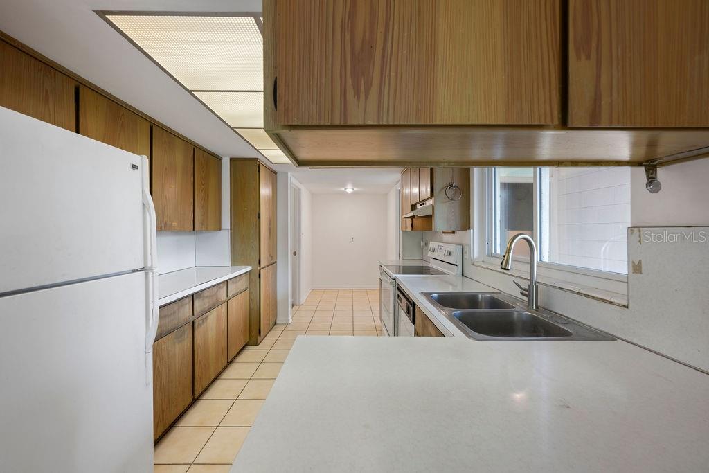 541 London Road Winter Park, FL 32792 - Photo 13 of 31 Kitchen from Family Room