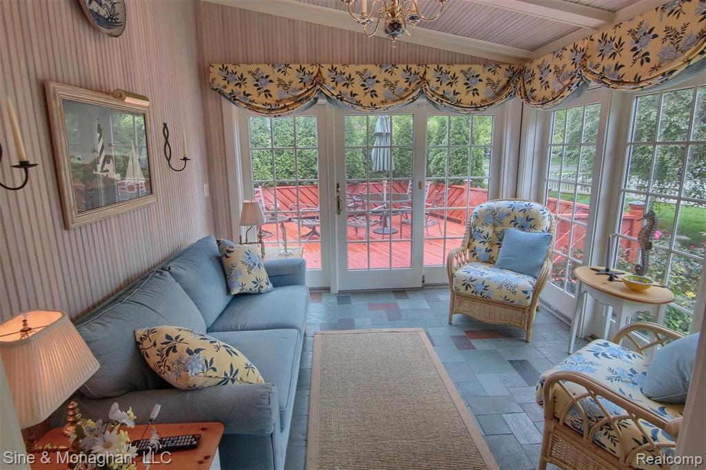 422 Moran Road Grosse Pointe Farms, MI 48236 - Photo 15 of 33